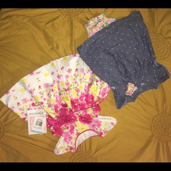 Two infant girls dresses - Picture 1 of 5